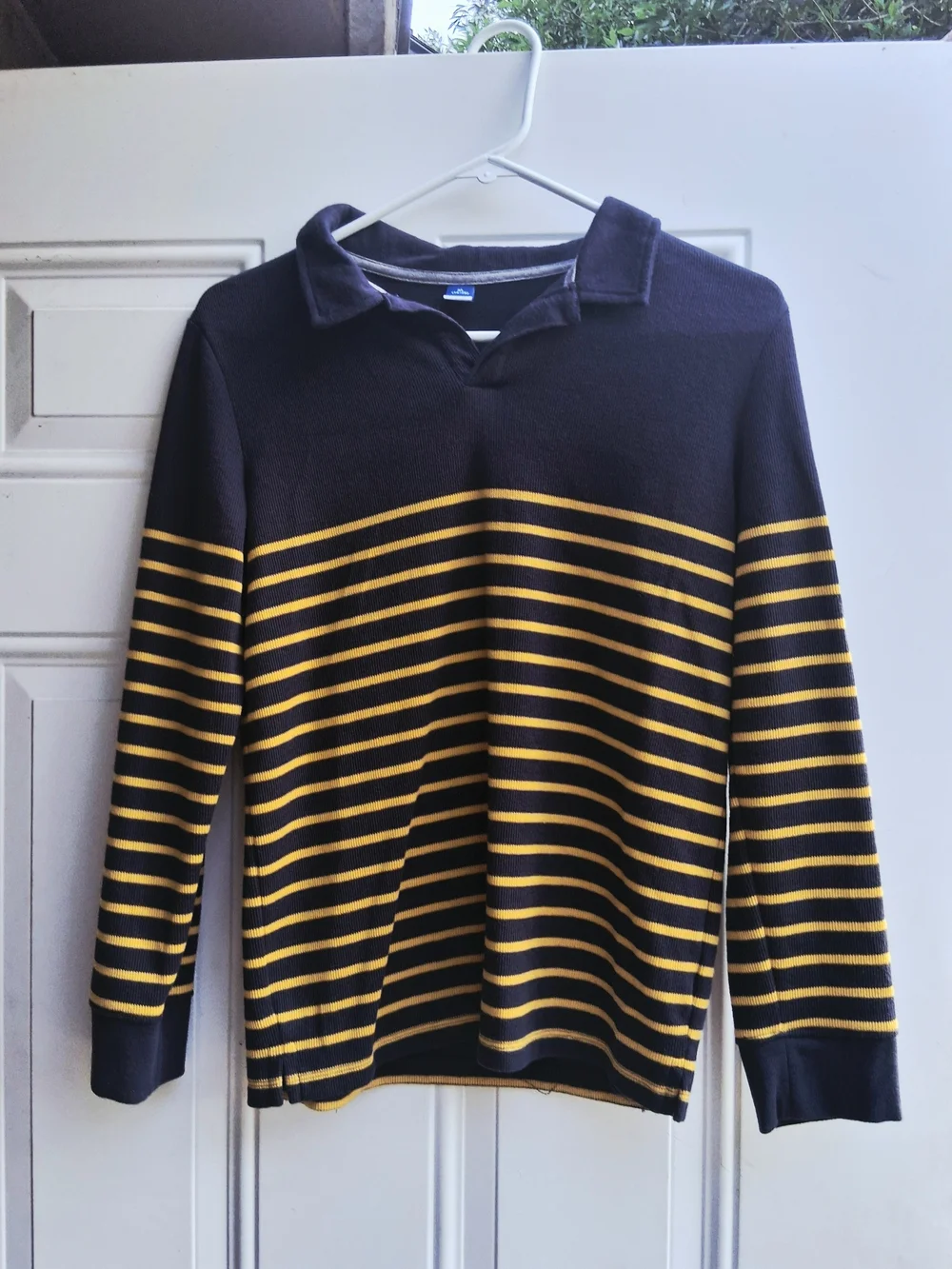 Boys Old Navy Long Sleeve Navy and Gold Shirt. Size XL(14-16)